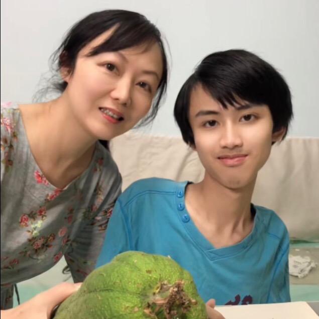 好妈妈杨雪梅一家
