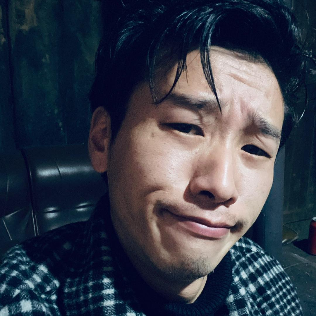 一个不正经的野王