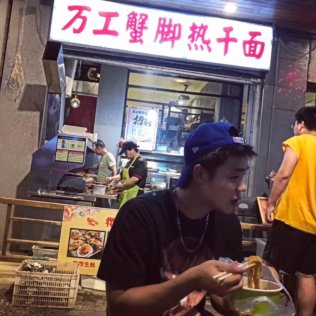 单眼皮的大飞