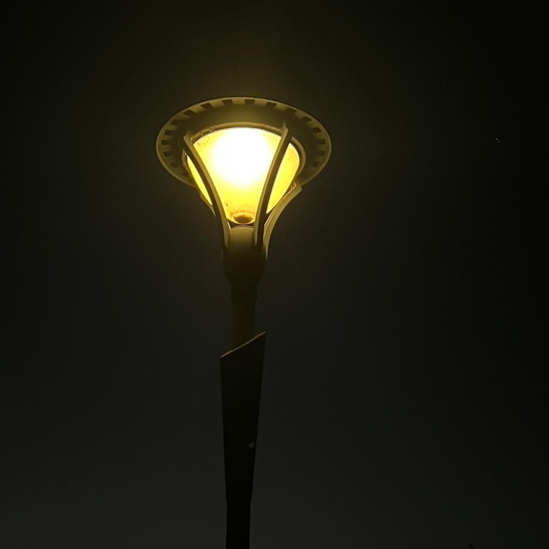 .，