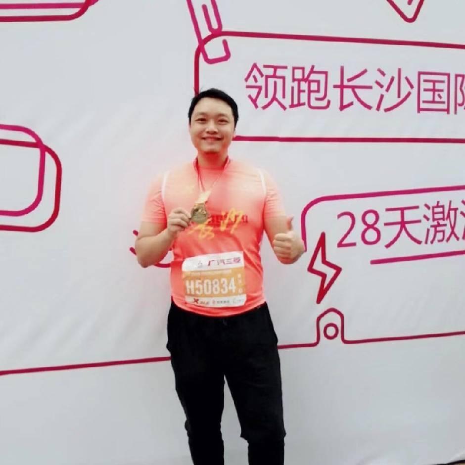 零食很忙龙哥