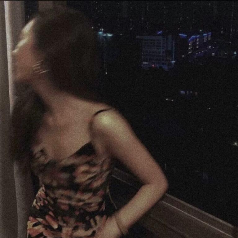小何