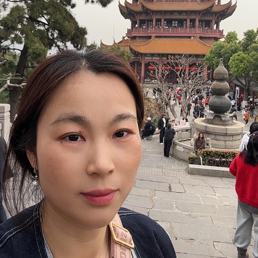 卖潮鞋的小姐姐