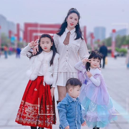 @余公子（3个孩子妈妈）