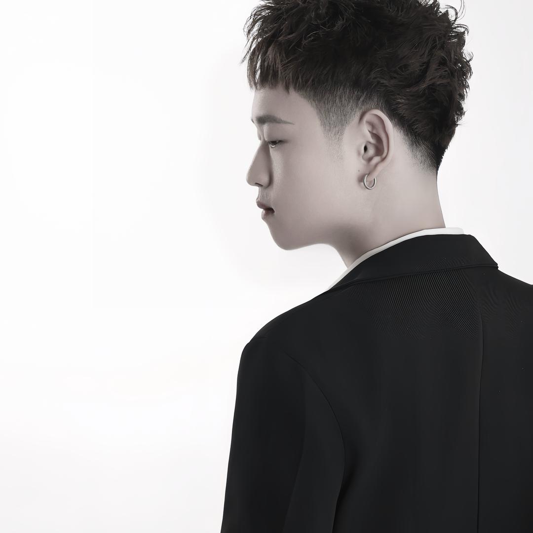 小洁/就舌头大