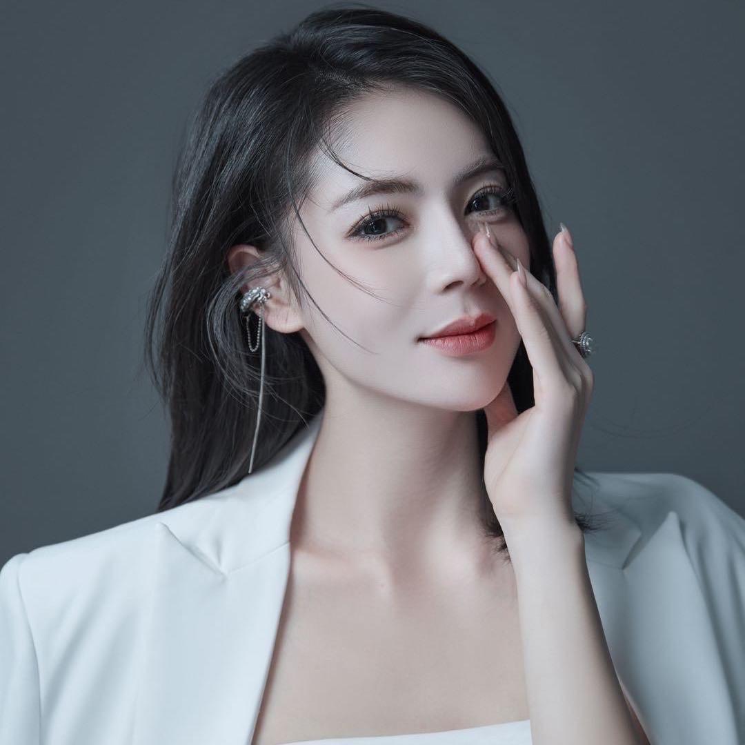 DG女装买手集合店主理人 （阿清）