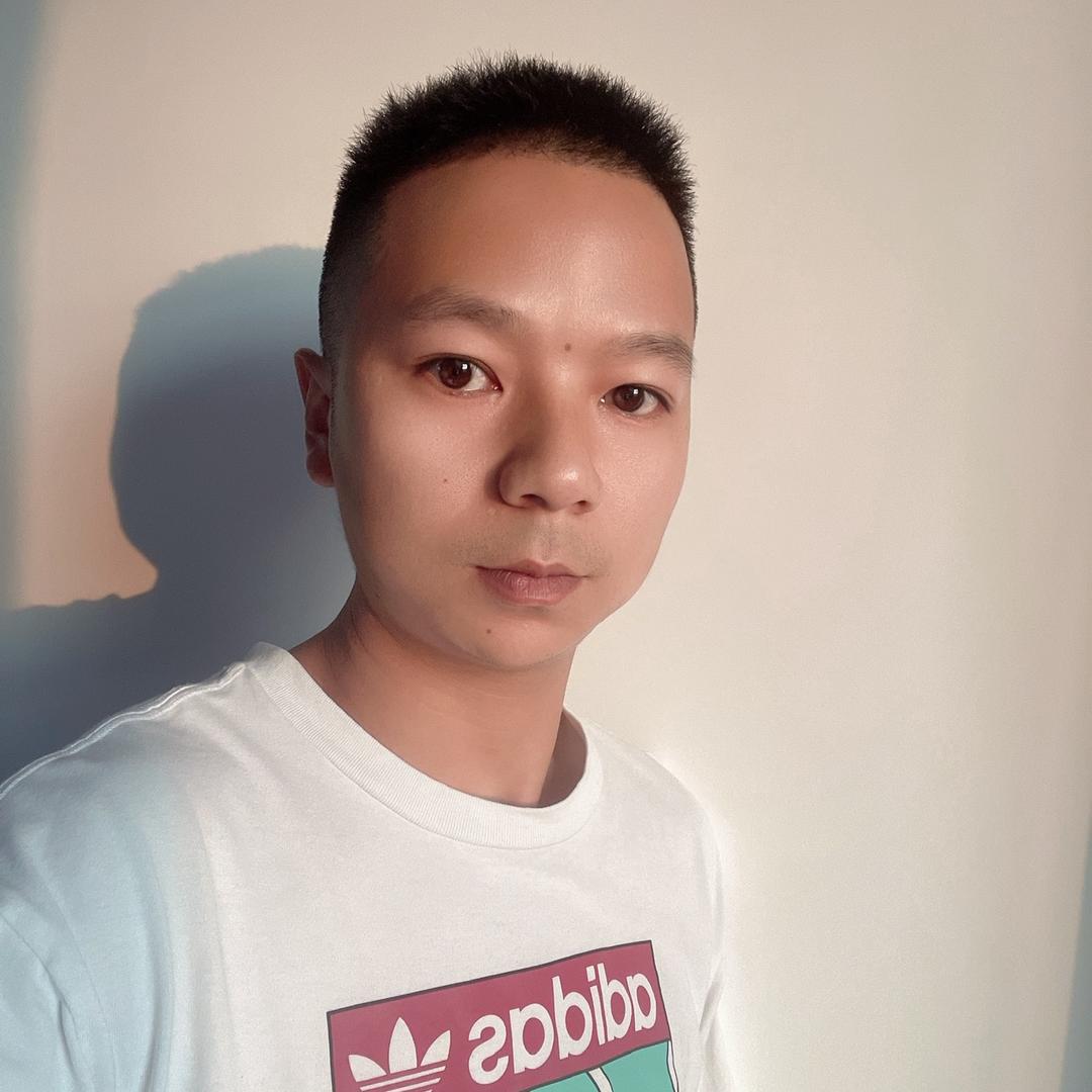 周周叉车轮式挖机出租，水淹车买卖:周小臣