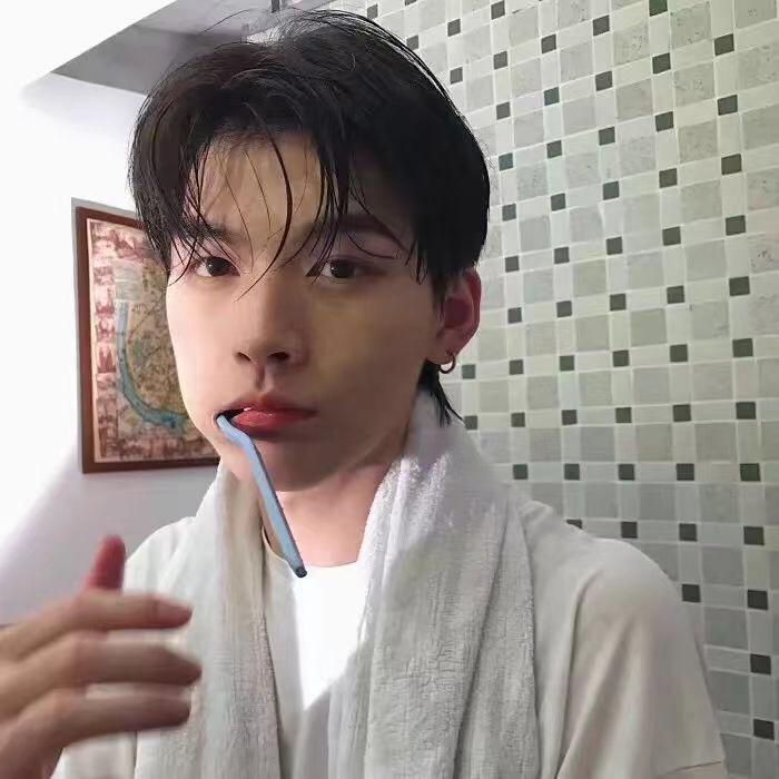 楚尧.