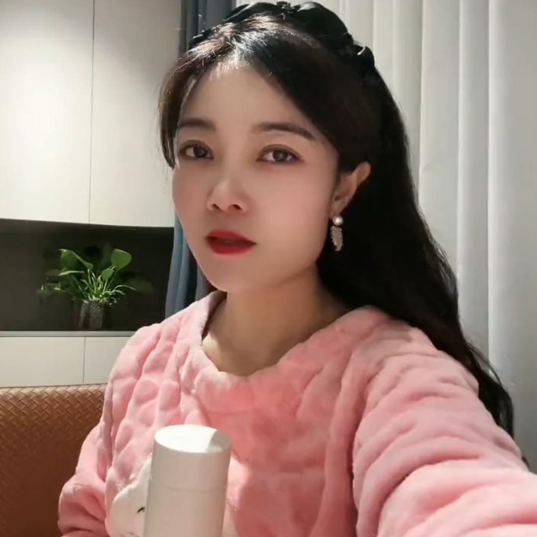 晶晶姑娘穿搭