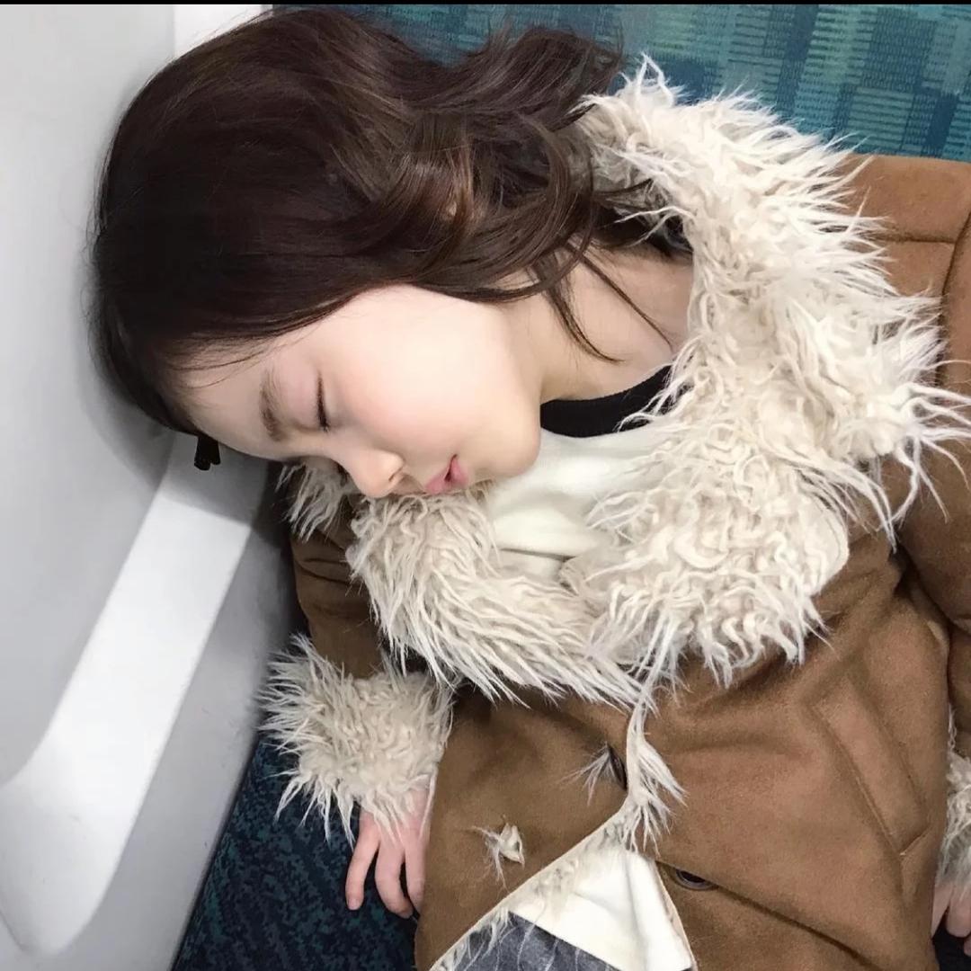 忧郁的美女