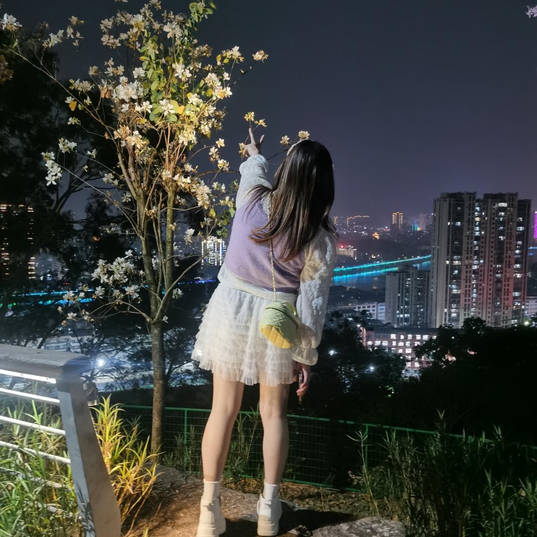 卖酒的小姐姐👧