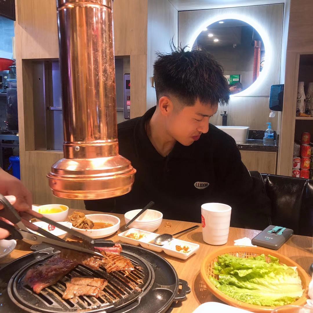 小小小何