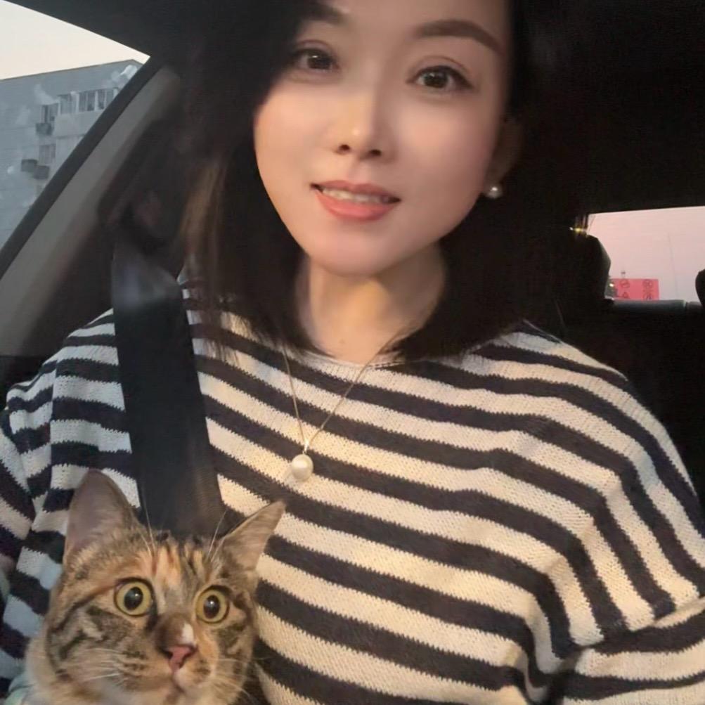 爱微笑的大眼睛😊