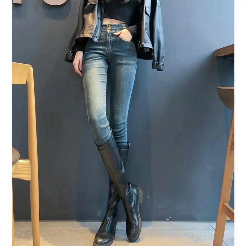 婕燃服饰彤彤