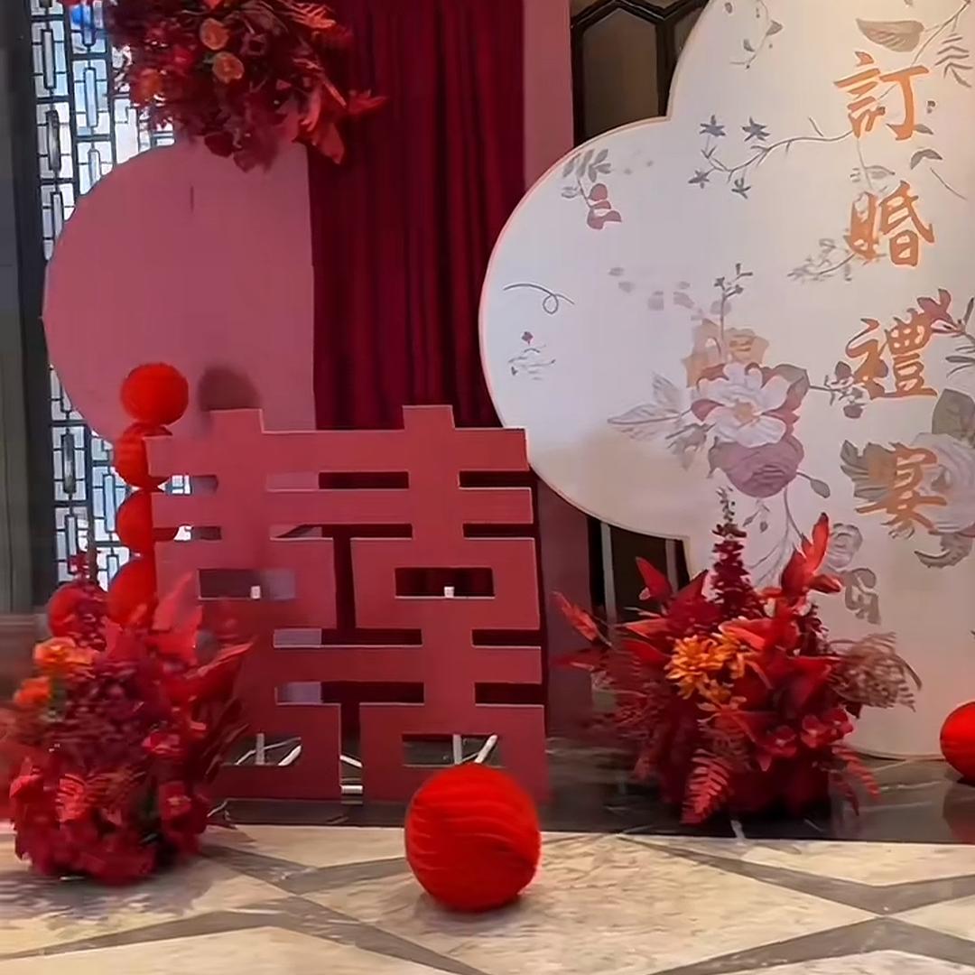 订婚现场太热闹了