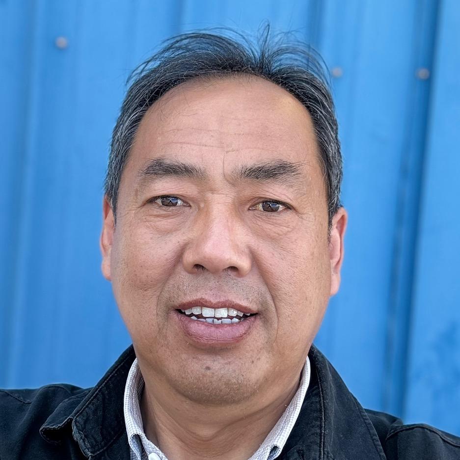 卢刚在