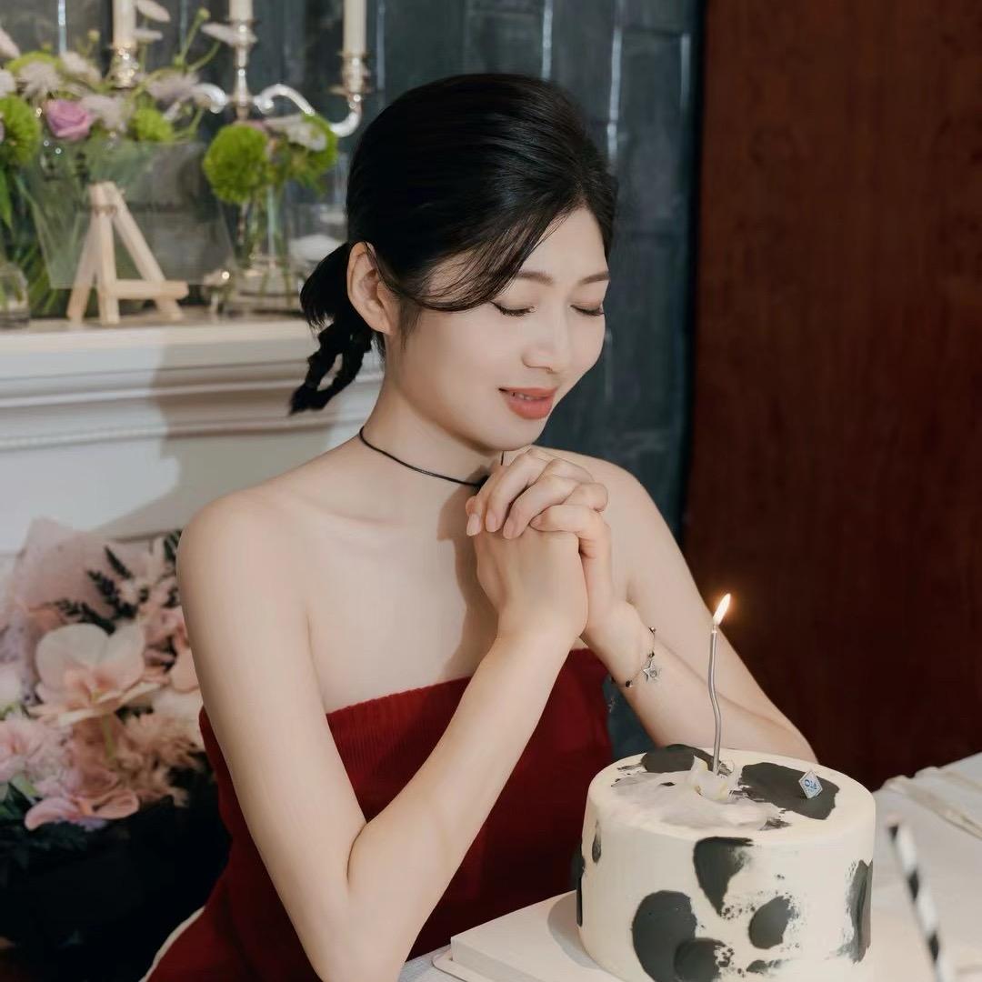 草莓很甜的🍓