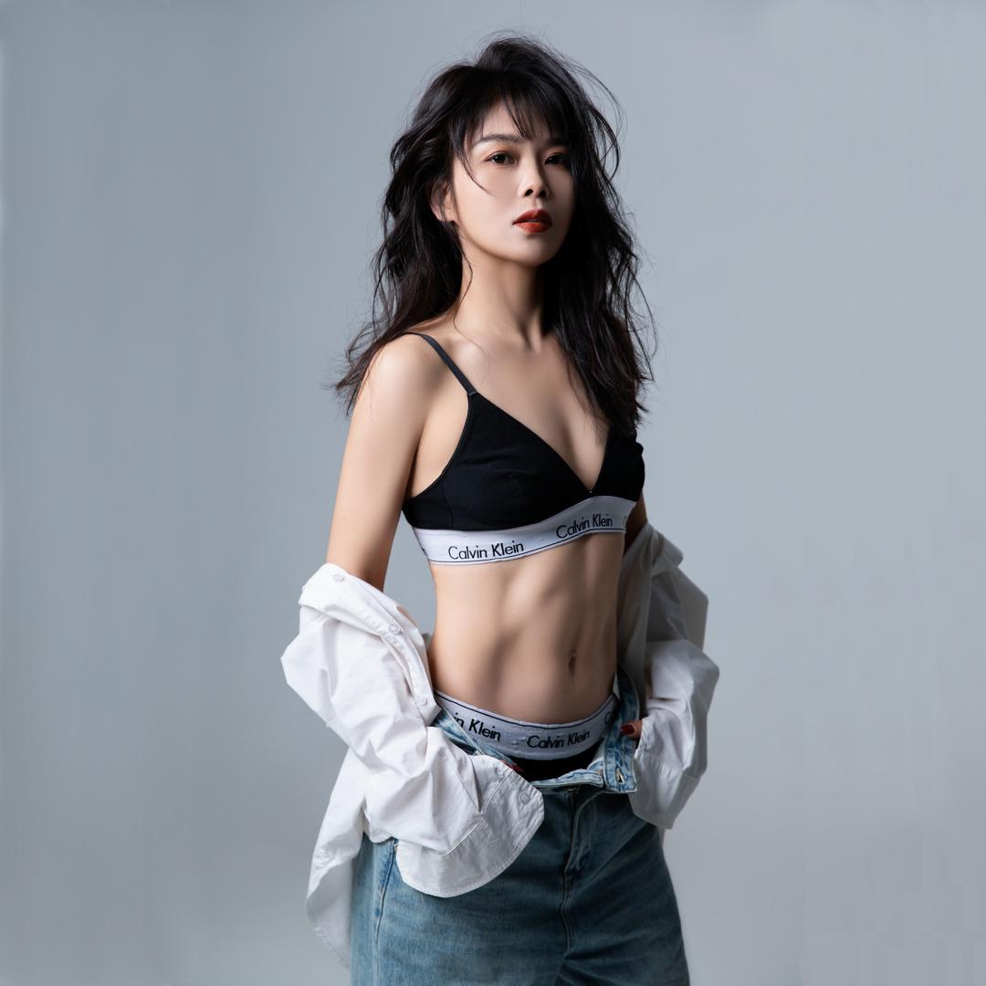 在这里瑜伽普拉提