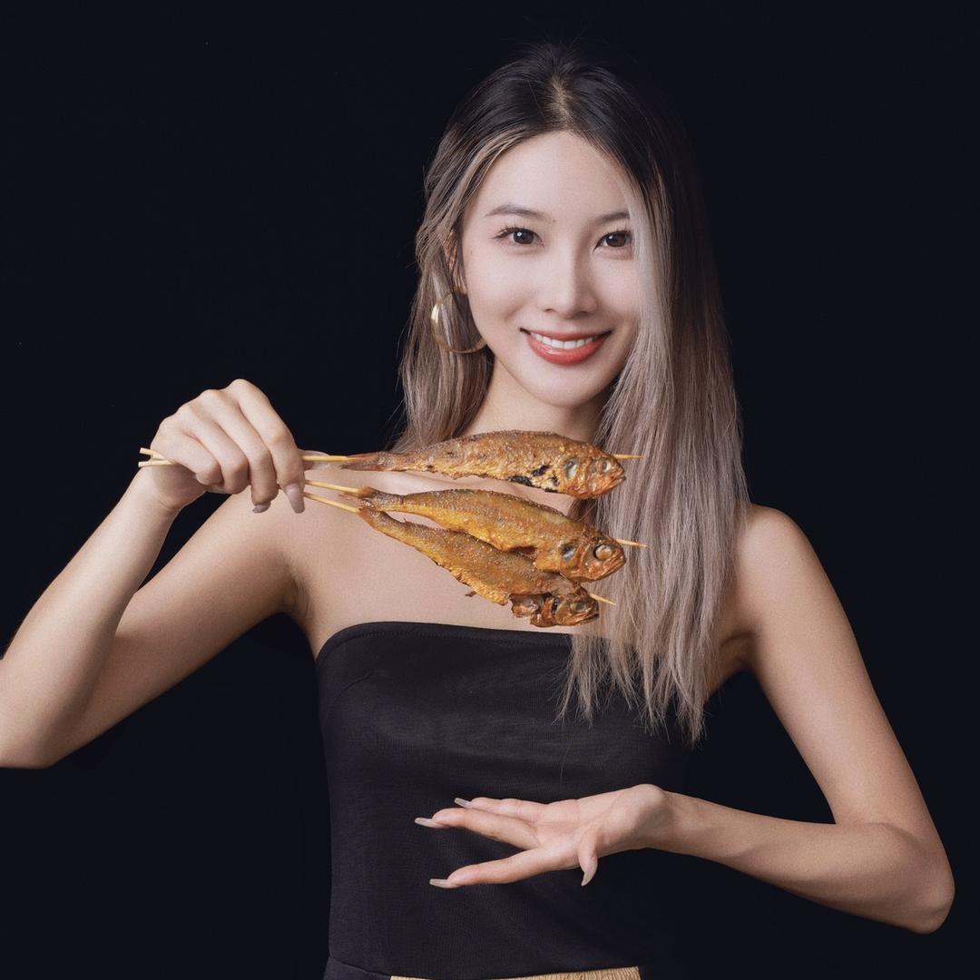 大竹刘氏馋猫小黄鱼娜娜
