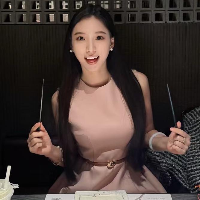 秋娜学姐的私服
