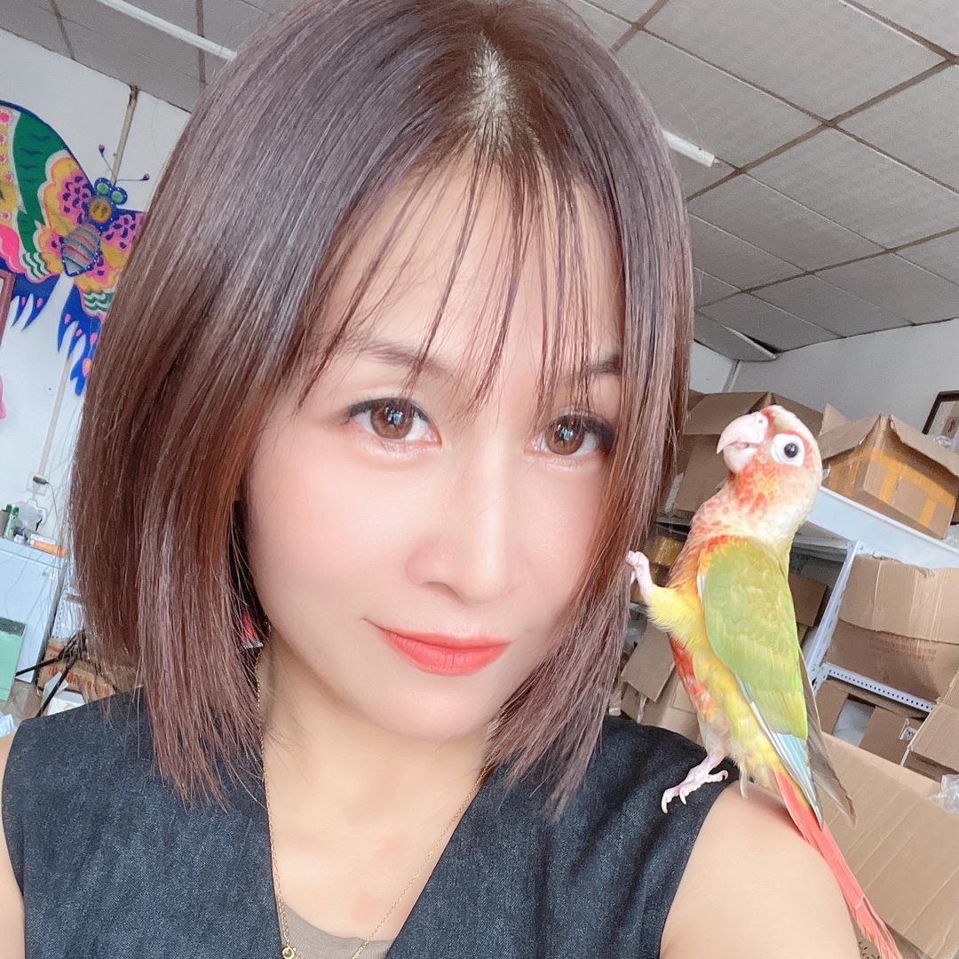 鹦鹉奶妈