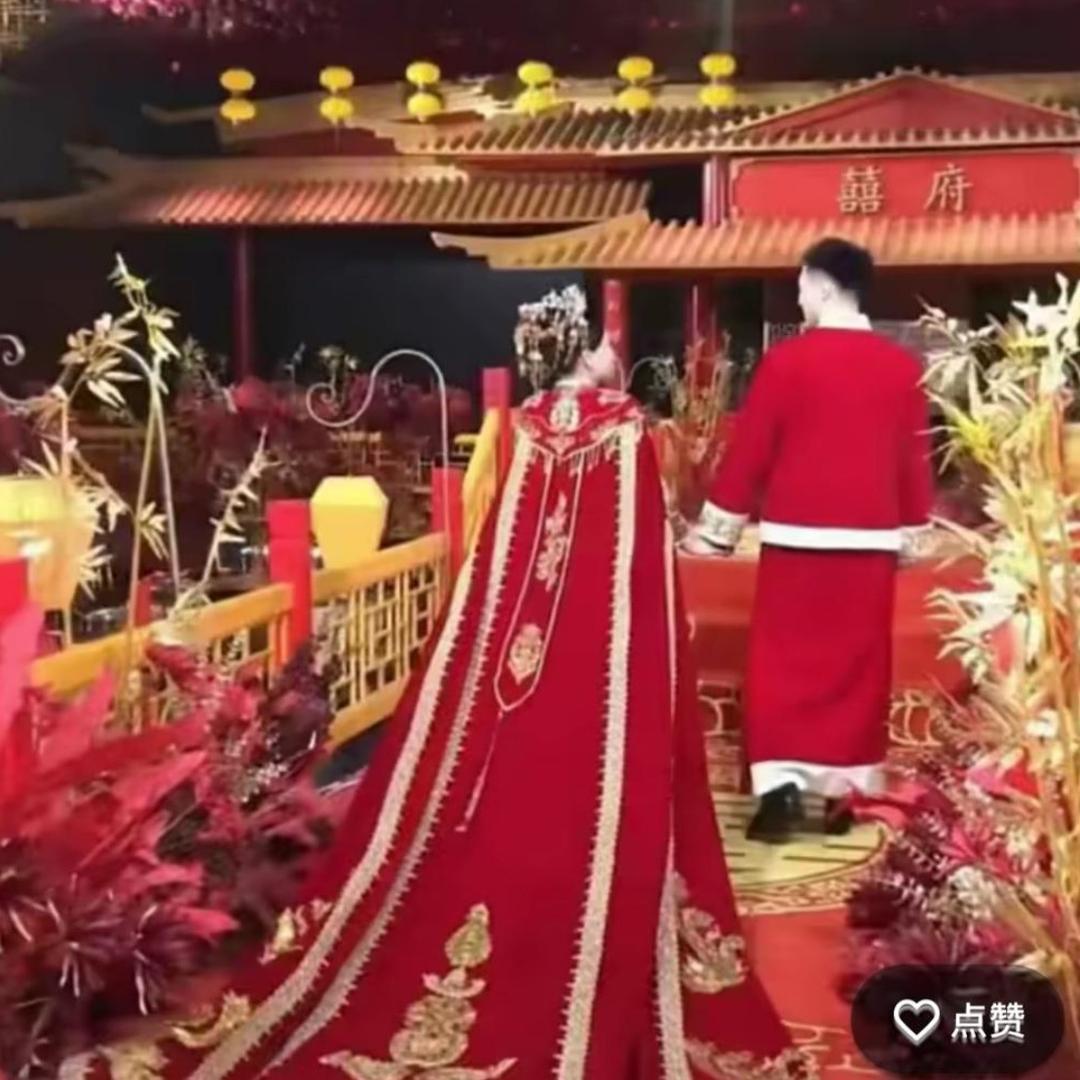 赵大牛东北明星足球赛开幕现场球球小助理