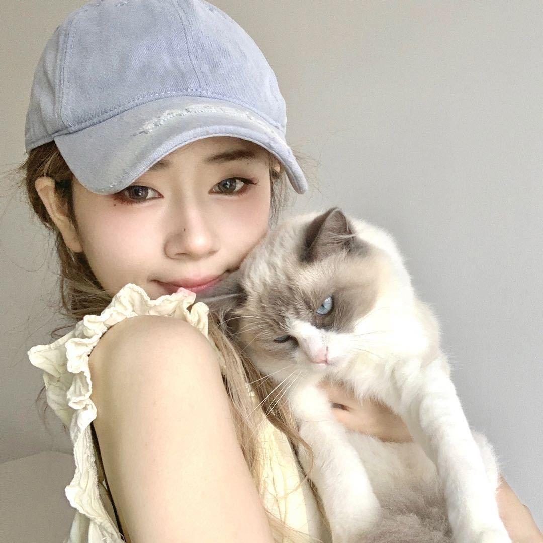 单眼皮的小婷