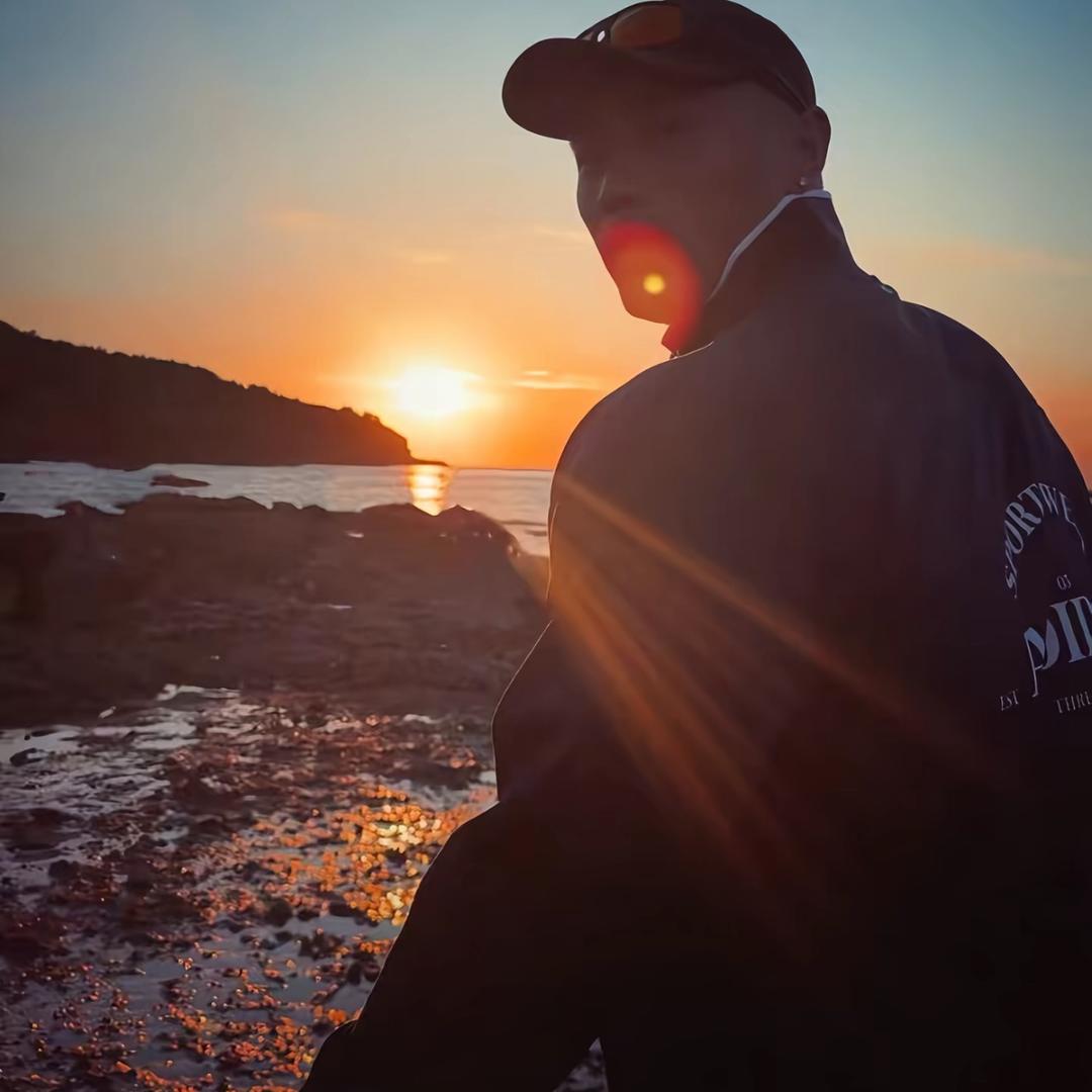浮夸．