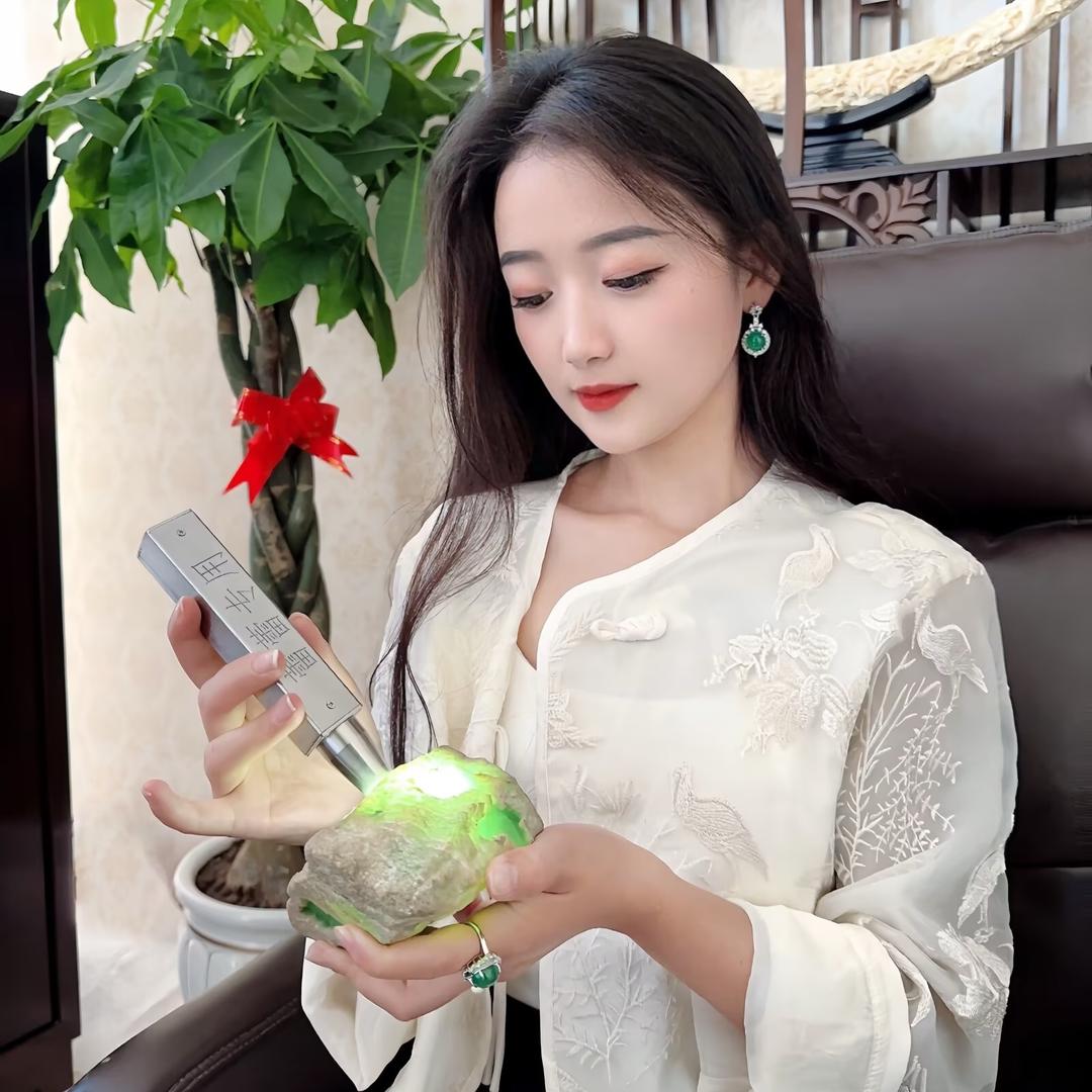 鉴石珠宝蕾蕾