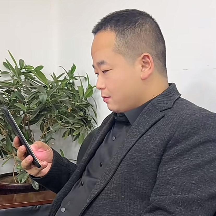 张亮.