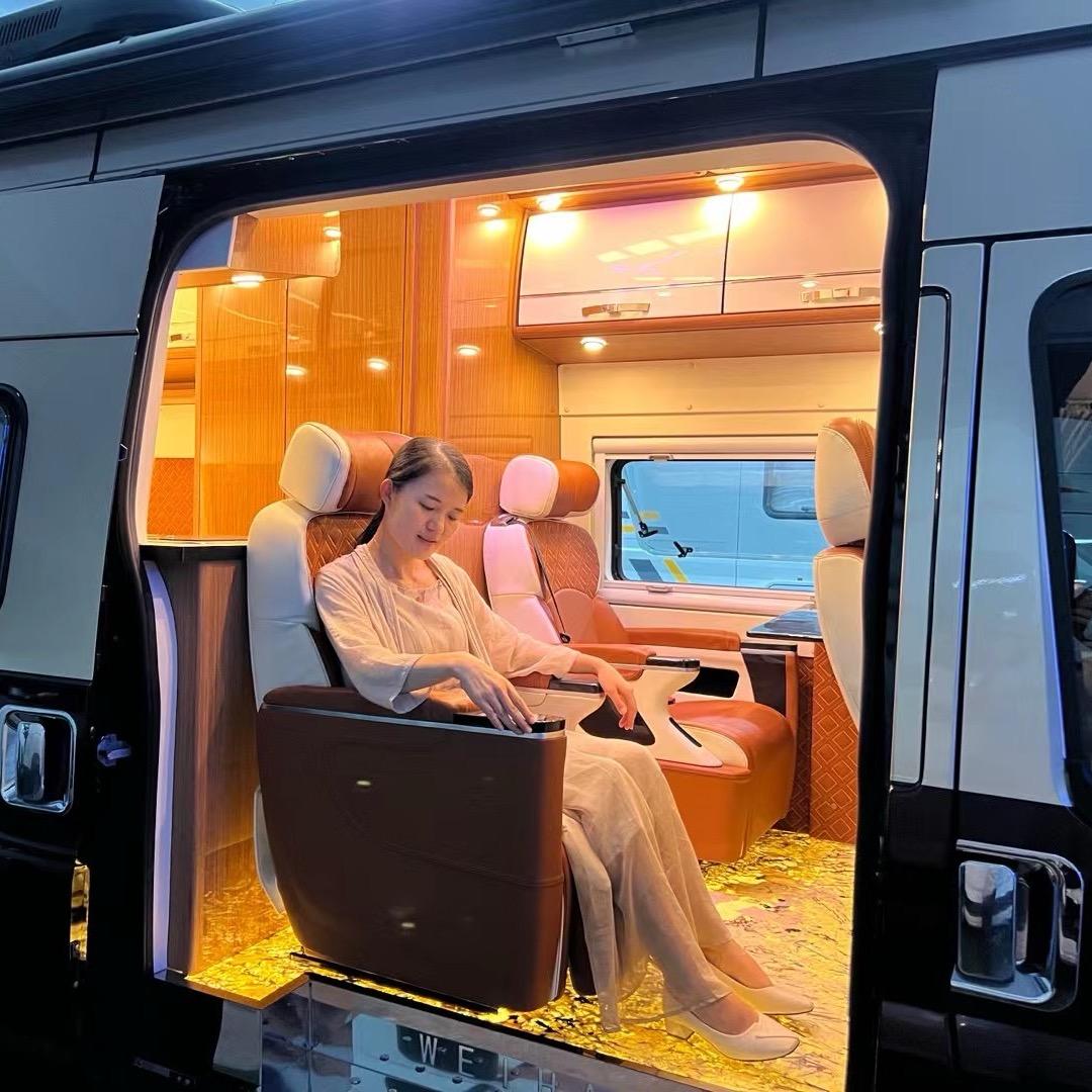 小芳看房车