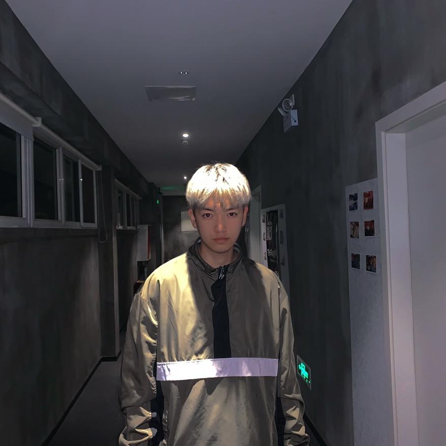 是杨哲阿