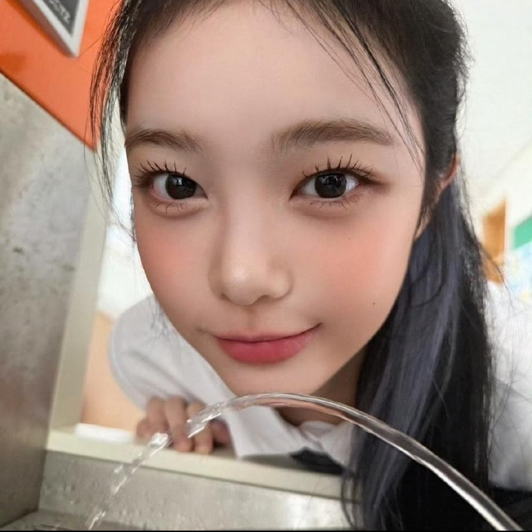 小 兔 子 乖 乖