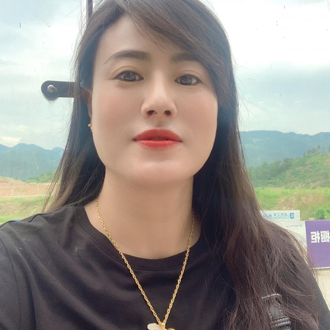 杨二妹、居然之家黔江店秋季家博会