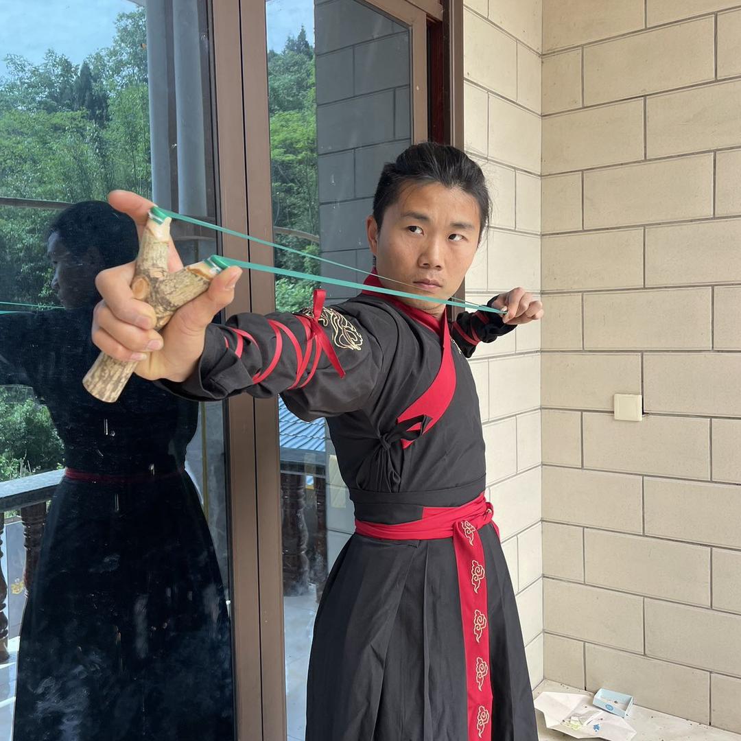 王大师牛尾巴叉叉正高高百货店