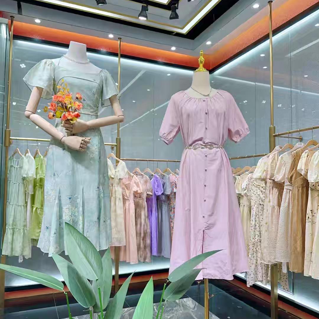 乖一点女装实体店