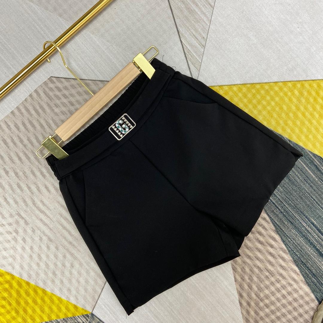 霞霞服饰店