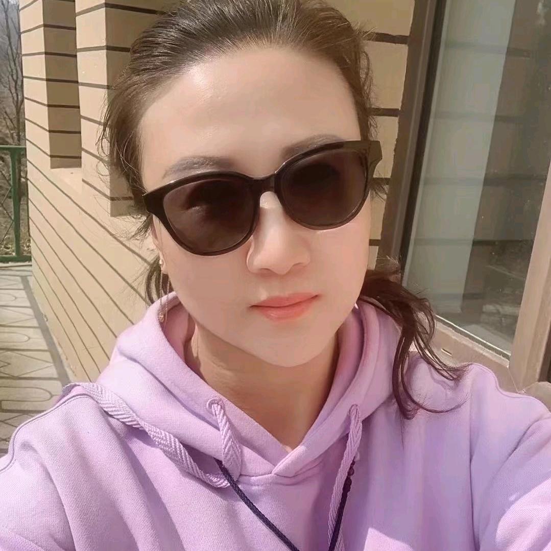 小嘴莫莫