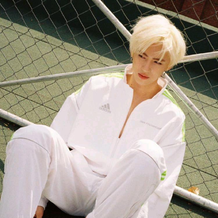 闫桉_PENTAGON