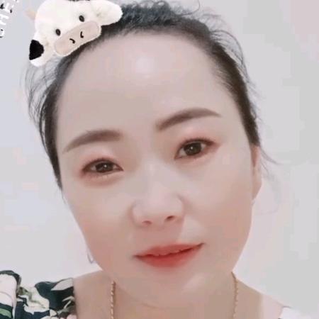 龙泉山种枇杷的农民姐姐