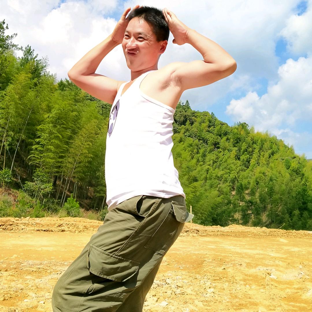 逗哥爱吃棒棒糖