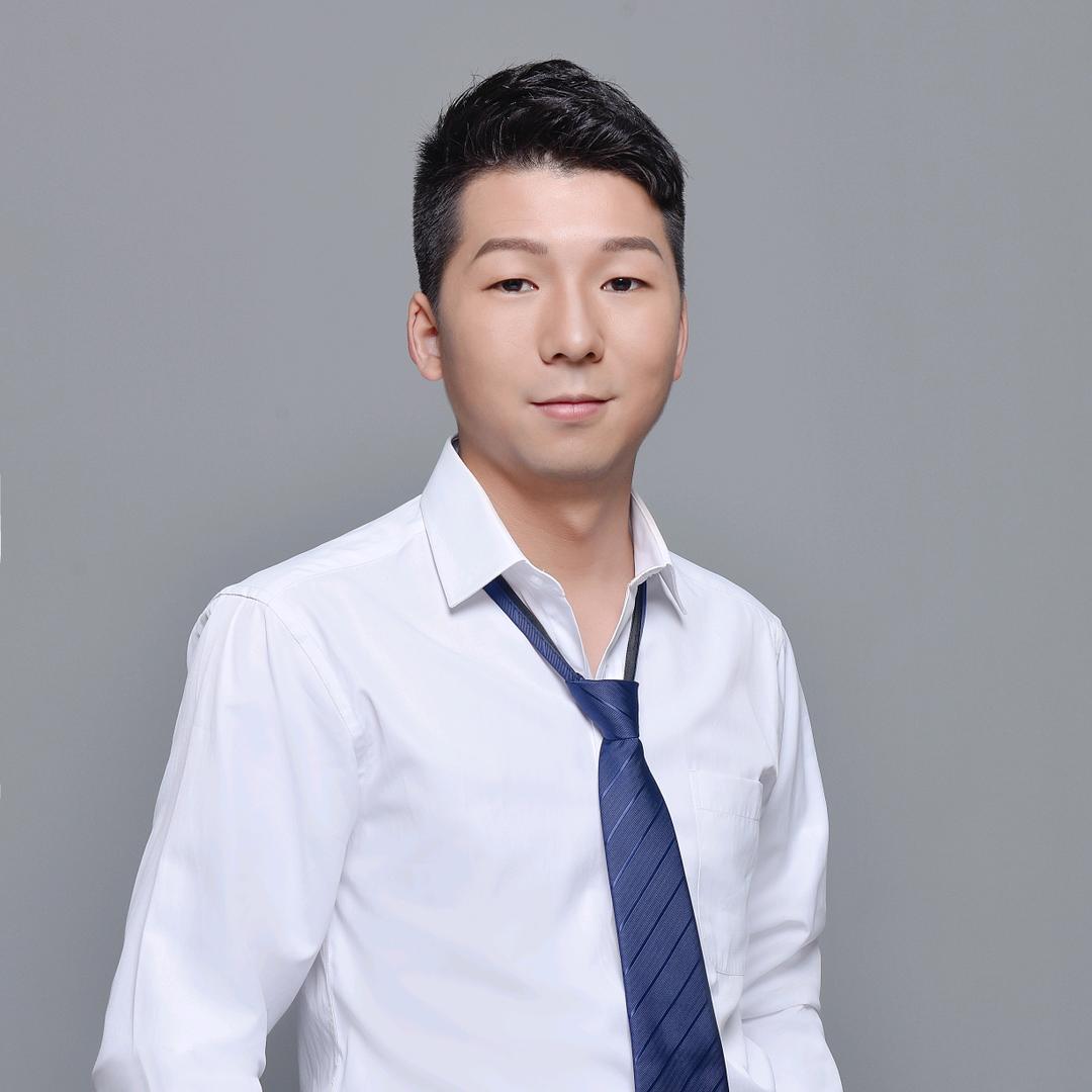 设计师 李论