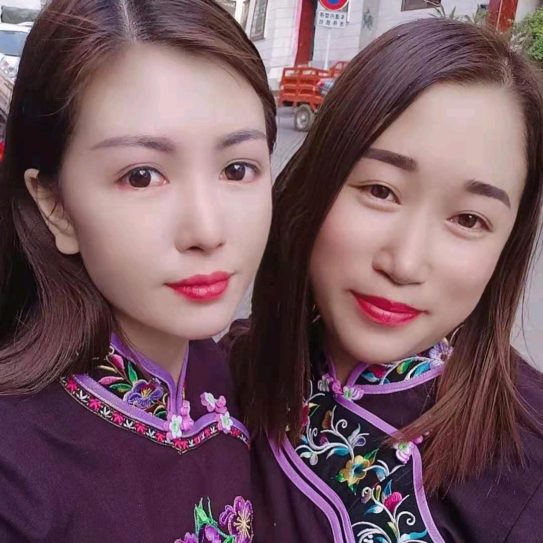 小韦民族服装