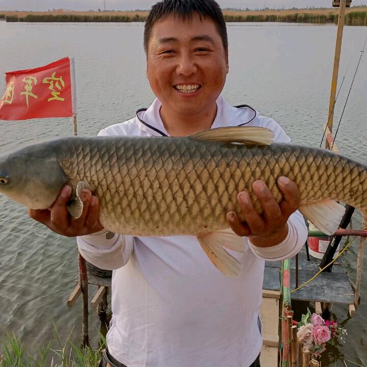 小陈爱钓鱼