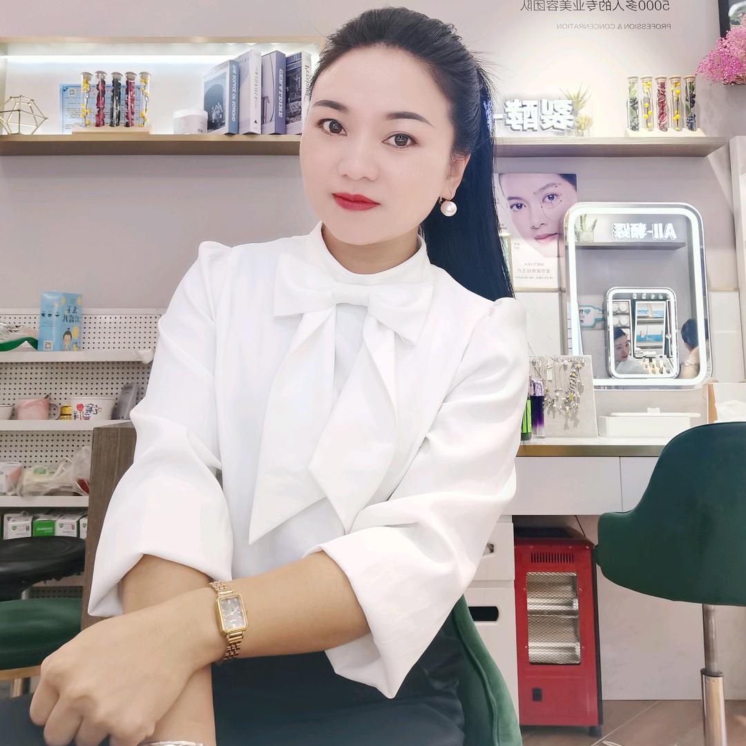 合朋红透顶服装谭孃孃