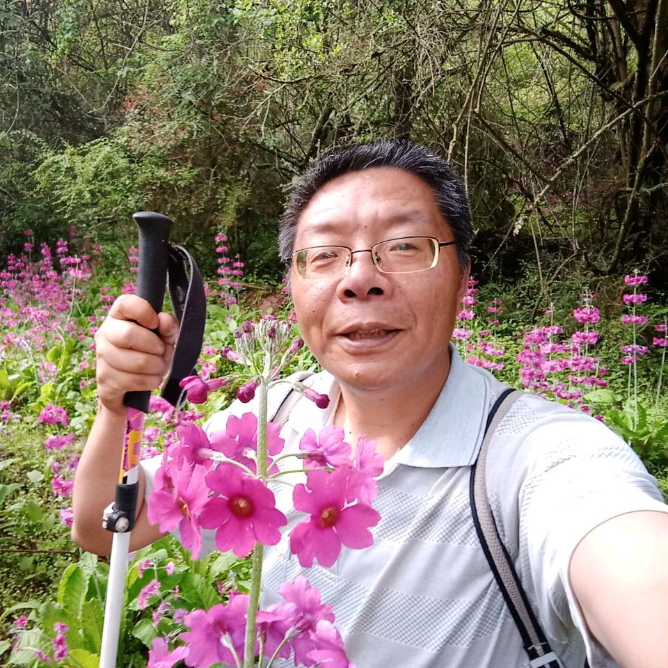 肖雄游眉山