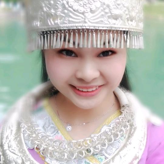 笑了
