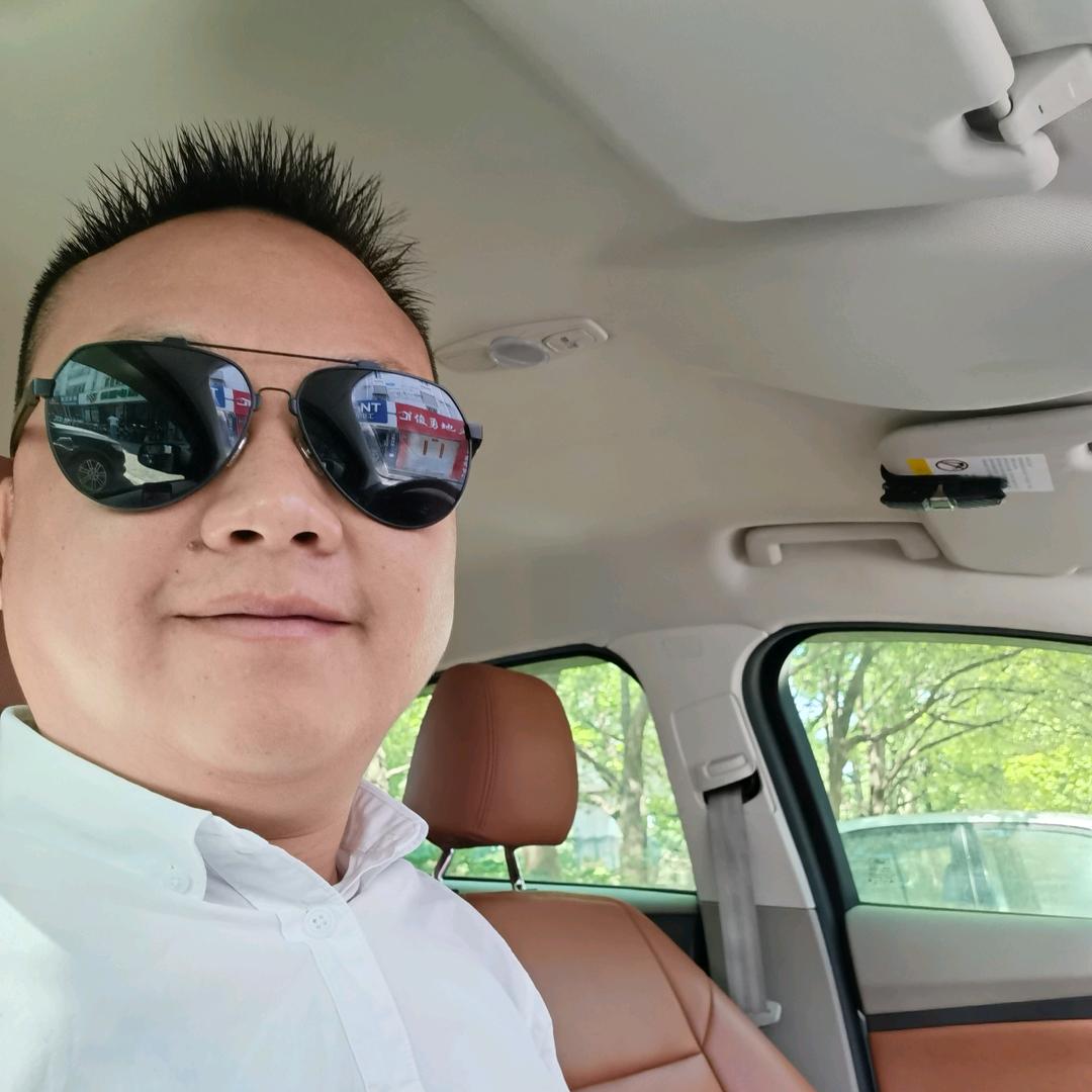 俊勇地产小王看房