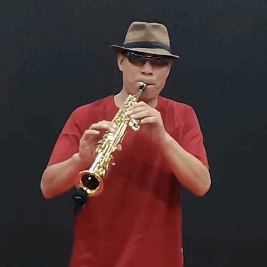 龙卫国    萨克斯