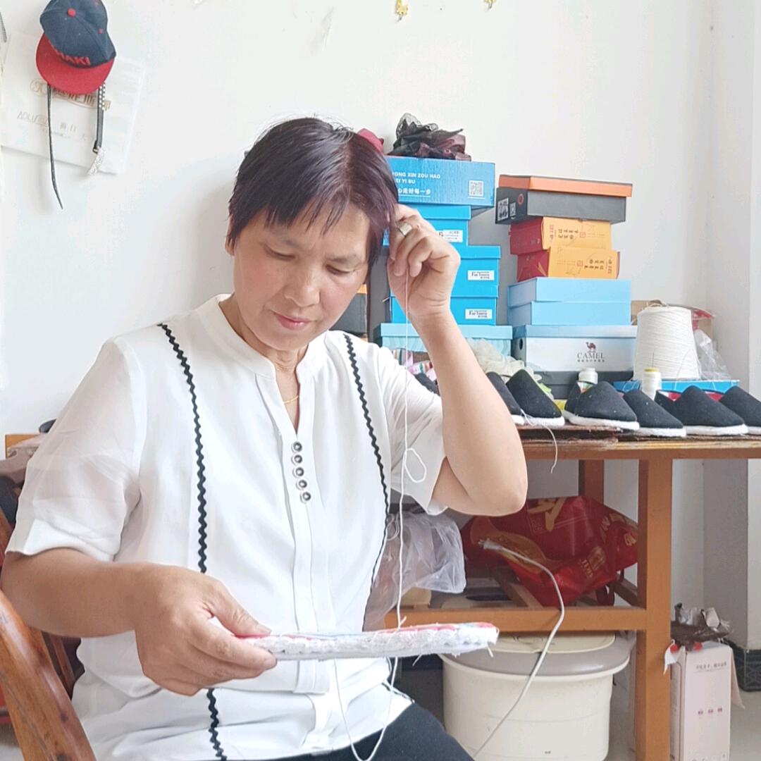 余世舂